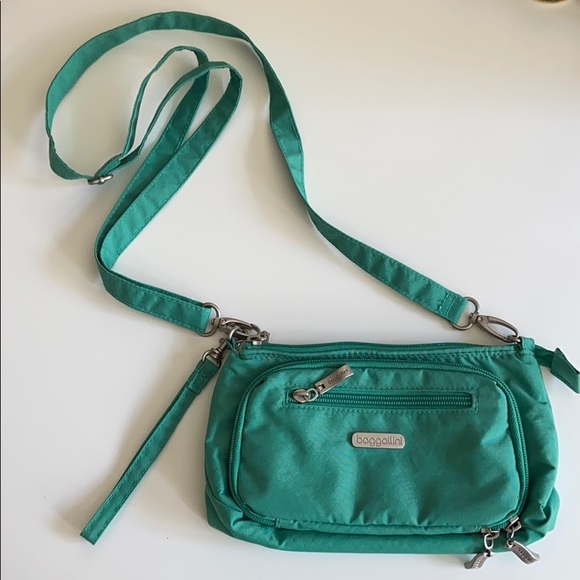 Baggallini Handbags - Baggallini small crossbody bag